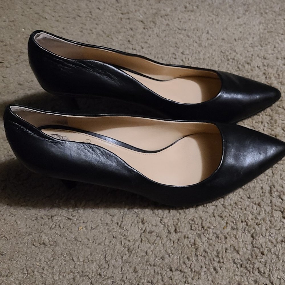 Black pumps
